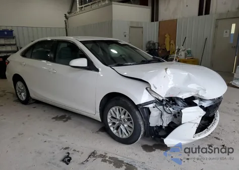 2017 Toyota Camry Le z USA, uszkodzony, nr VIN 4T1BF1FK4HU431155
